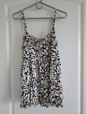 torrid Black and White Leaf Print Tank